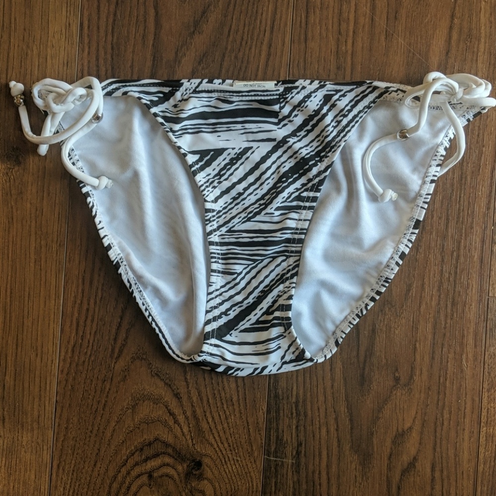 2 piece swimsuit/Bikini - Picture 3 of 5